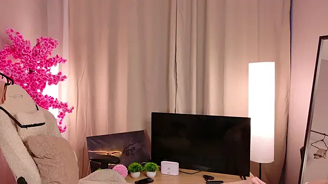 Snapshot of Flirty_lee chatting on October 27, 2025, 2:18 pm Flirty lee online show from October 27, 2025, 2:18 pm