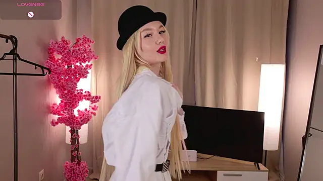 Snapshot of Flirty_lee chatting on November 5, 2025, 2:09 pm Flirty lee online show from November 5, 2025, 2:09 pm