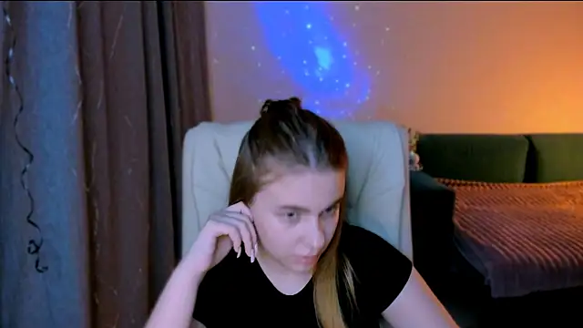 Snapshot of red__dizzy chatting on November 23, 2025, 10:42 pm red dizzy online show from November 23, 2025, 10:42 pm