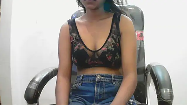 Snapshot of short_girl_ chatting on May 15, 2026, 6:22 am short girl online show from May 15, 2026, 6:22 am
