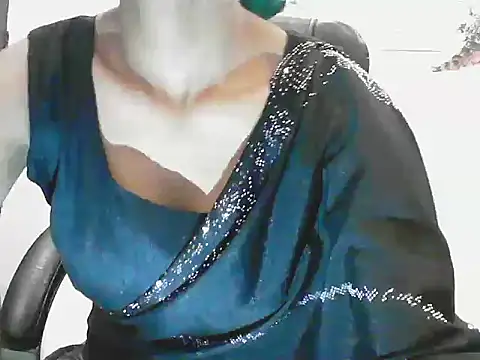 Snapshot of short_girl_ chatting on June 20, 2026, 6:13 pm short girl online show from June 20, 2026, 6:13 pm