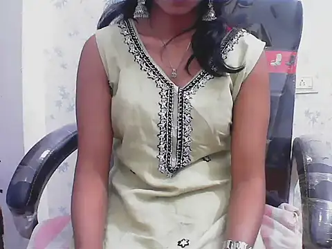 short girl  online show from April 1, 2026, 8:37 am