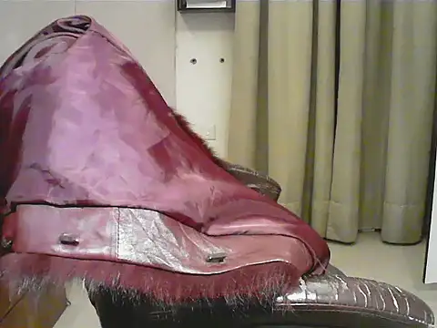 Snapshot of short_girl_ chatting on January 18, 2026, 1:25 pm short girl online show from January 18, 2026, 1:25 pm