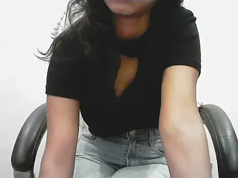 Snapshot of short_girl_ chatting on May 29, 2026, 5:30 pm short girl online show from May 29, 2026, 5:30 pm