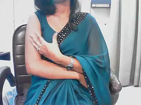 Snapshot of short_girl_ chatting on November 9, 2025, 4:55 pm short girl online show from November 9, 2025, 4:55 pm