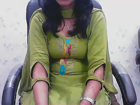 Snapshot of short_girl_ chatting on February 23, 2026, 7:03 pm short girl online show from February 23, 2026, 7:03 pm