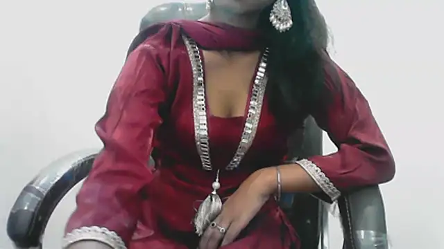 Snapshot of short_girl_ chatting on May 13, 2026, 5:31 pm short girl online show from May 13, 2026, 5:31 pm