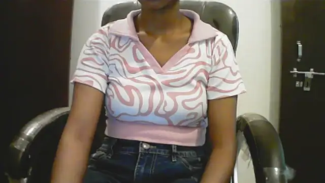 Snapshot of short_girl_ chatting on May 14, 2026, 4:26 pm short girl online show from May 14, 2026, 4:26 pm