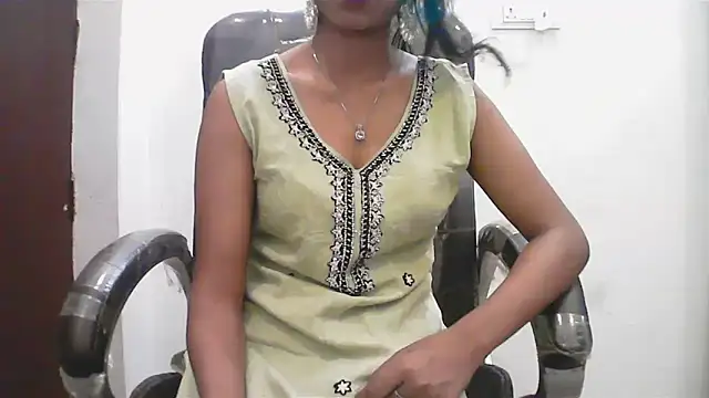 Snapshot of short_girl_ chatting on May 15, 2026, 6:28 pm short girl online show from May 15, 2026, 6:28 pm