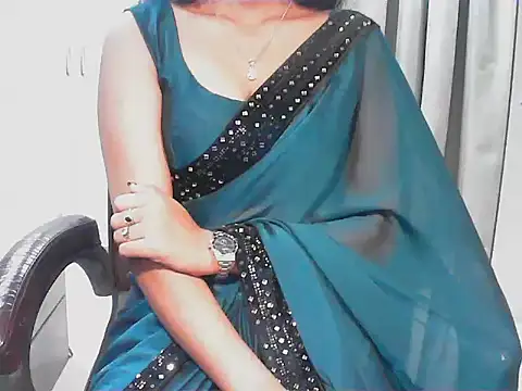 Snapshot of short_girl_ chatting on November 3, 2025, 4:43 pm short girl online show from November 3, 2025, 4:43 pm