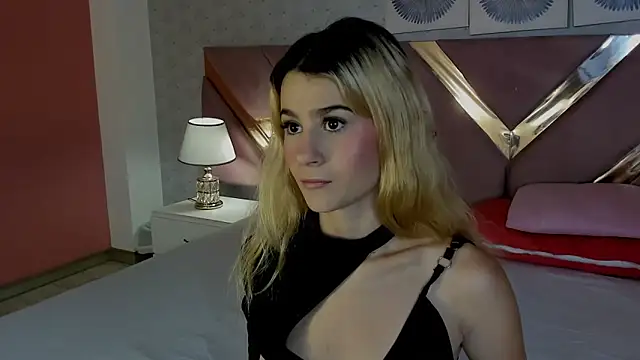 Snapshot of ChloeLaurentt chatting on December 2, 2025, 1:35 pm ChloeLaurentt online show from December 2, 2025, 1:35 pm