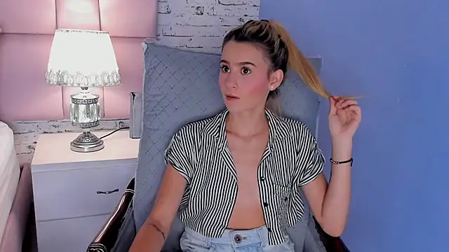 Snapshot of ChloeLaurentt chatting on October 15, 2025, 4:22 am ChloeLaurentt online show from October 15, 2025, 4:22 am