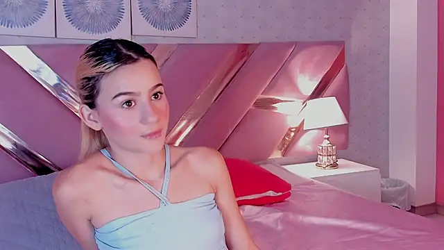 Snapshot of ChloeLaurentt chatting on November 3, 2025, 8:34 pm ChloeLaurentt online show from November 3, 2025, 8:34 pm