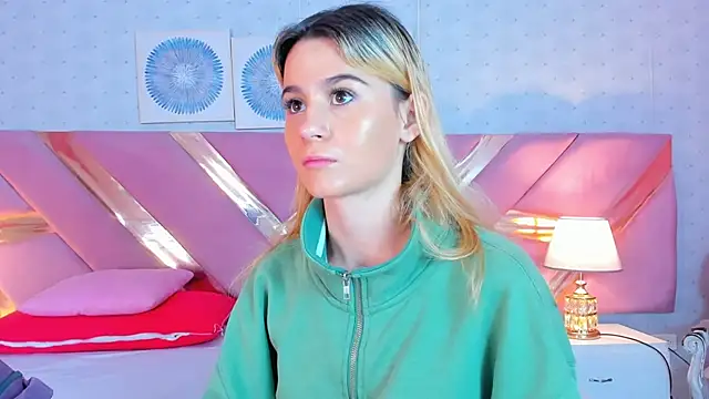 Snapshot of ChloeLaurentt chatting on December 4, 2025, 2:16 pm ChloeLaurentt online show from December 4, 2025, 2:16 pm