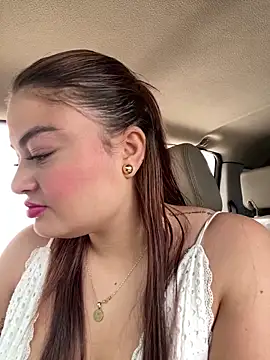 Snapshot of ItsKari chatting on September 16, 2025, 1:56 pm ItsKari online show from September 16, 2025, 1:56 pm