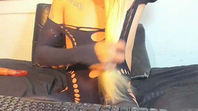 valeriapinkxx online show from February 22, 2026, 1:13 pm