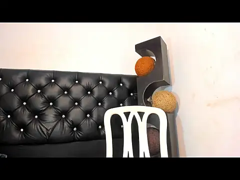 valeriapinkxx online show from April 8, 2026, 1:23 pm