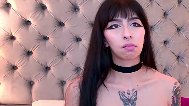 LaylaaDoll online show from December 4, 2025, 7:24 pm