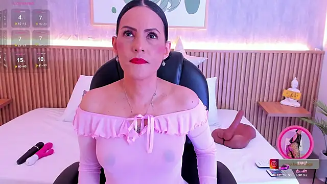 Coco-balenciaga online show from November 1, 2025, 12:10 pm