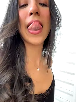 MaddyX   online show from December 18, 2025, 8:34 pm