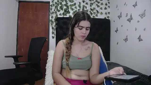 isabel 09 online show from October 24, 2025, 3:44 pm