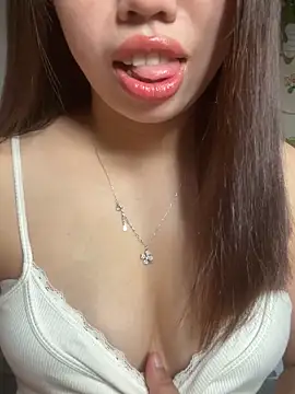 Rose-babyx online show from April 6, 2026, 2:51 am