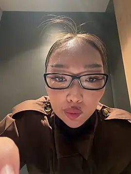 Snapshot of AdriaNochi chatting on June 1, 2026, 1:44 pm AdriaNochi online show from June 1, 2026, 1:44 pm