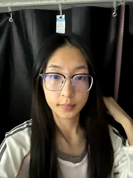 xiaobaimao6 online show from November 18, 2025, 4:43 pm