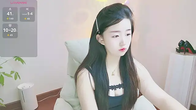 xiaojing520 online show from October 18, 2025, 12:56 am