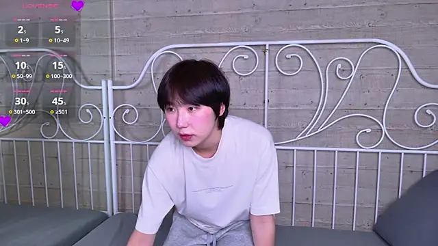 HeejinWang online show from April 4, 2026, 8:37 pm