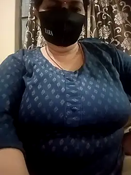 Love-890 online show from November 17, 2025, 5:17 pm