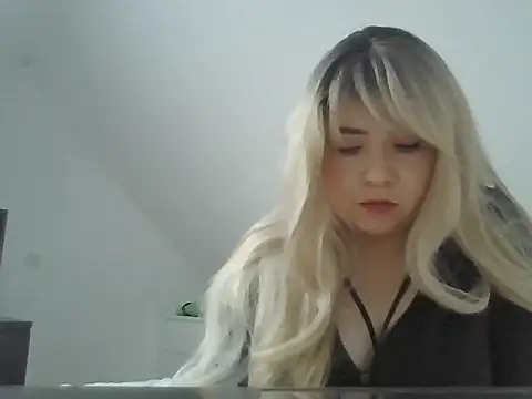 Snapshot of emmadiamondz chatting on October 28, 2025, 9:41 am emmadiamondz online show from October 28, 2025, 9:41 am