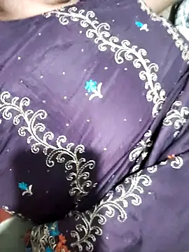 Mmm143 online show from April 16, 2026, 8:31 pm