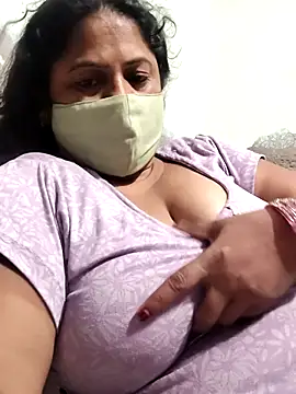 Mmm143 online show from April 10, 2026, 10:28 pm