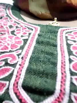 Snapshot of Mmm143 chatting on December 16, 2025, 4:28 am Mmm143 online show from December 16, 2025, 4:28 am