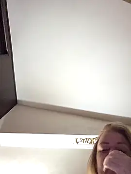 Piccolamonella29 online show from December 15, 2025, 5:24 am