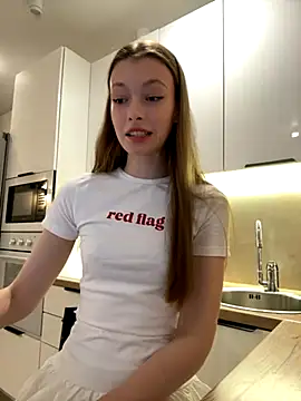 Snapshot of FriendlyFire_18 chatting on October 25, 2025, 7:58 pm FriendlyFire 18 online show from October 25, 2025, 7:58 pm