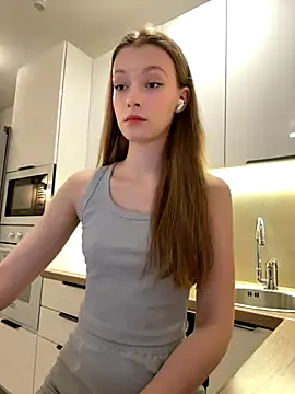 Snapshot of FriendlyFire_18 chatting on October 22, 2025, 7:46 pm FriendlyFire 18 online show from October 22, 2025, 7:46 pm