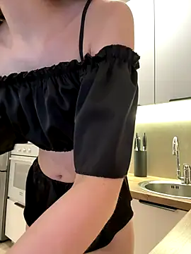 Snapshot of FriendlyFire_18 chatting on November 19, 2025, 8:42 pm FriendlyFire 18 online show from November 19, 2025, 8:42 pm