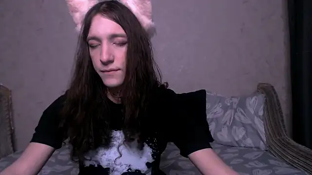 Snapshot of SilverMuse_ chatting on October 4, 2025, 2:13 am SilverMuse online show from October 4, 2025, 2:13 am