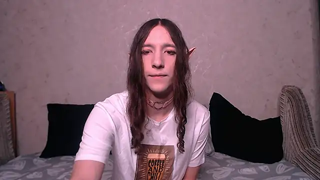 Snapshot of SilverMuse_ chatting on October 6, 2025, 10:32 pm SilverMuse online show from October 6, 2025, 10:32 pm