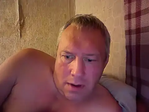 evulis1 online show from September 17, 2025, 9:50 pm