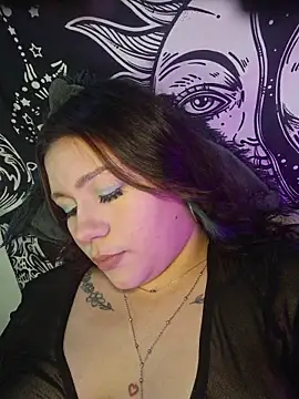 Snapshot of MegXo chatting on December 21, 2025, 9:15 pm MegXo online show from December 21, 2025, 9:15 pm