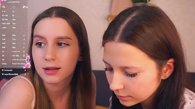 GabrielleLynchard online show from November 18, 2025, 8:56 pm