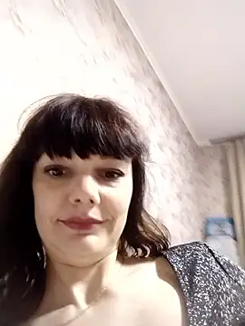 AliceSwan1122 online show from April 15, 2026, 6:23 pm