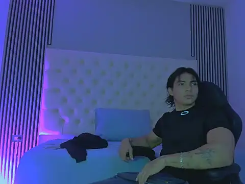 Snapshot of toji_luxxer chatting on September 16, 2025, 12:06 pm toji luxxer online show from September 16, 2025, 12:06 pm