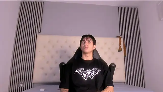 Snapshot of toji_luxxer chatting on November 28, 2025, 8:42 pm toji luxxer online show from November 28, 2025, 8:42 pm