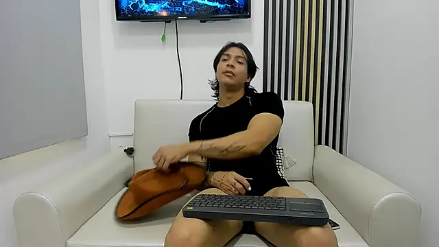 Snapshot of toji_luxxer chatting on October 9, 2025, 2:06 pm toji luxxer online show from October 9, 2025, 2:06 pm