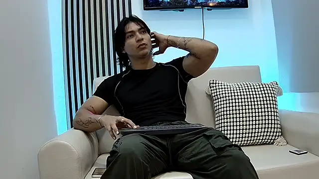 Snapshot of toji_luxxer chatting on September 15, 2025, 11:43 am toji luxxer online show from September 15, 2025, 11:43 am