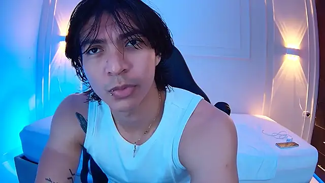 Snapshot of toji_luxxer chatting on September 18, 2025, 12:52 pm toji luxxer online show from September 18, 2025, 12:52 pm